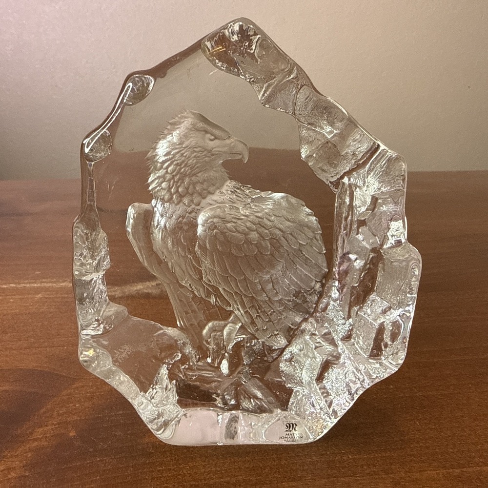 Mats Jonasson Sweden Crystal Etched Eagle Sculpture Paperweight 5.5" Tall